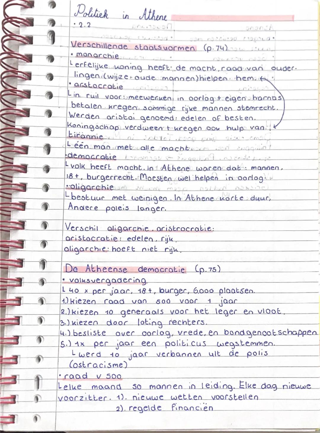 Politiek in Athene
2.2
Verschillende staatsvormen (p.74)
monarchie
- erfelijke koning heeft de macht, raad van ouderlingen (wijze oude manne