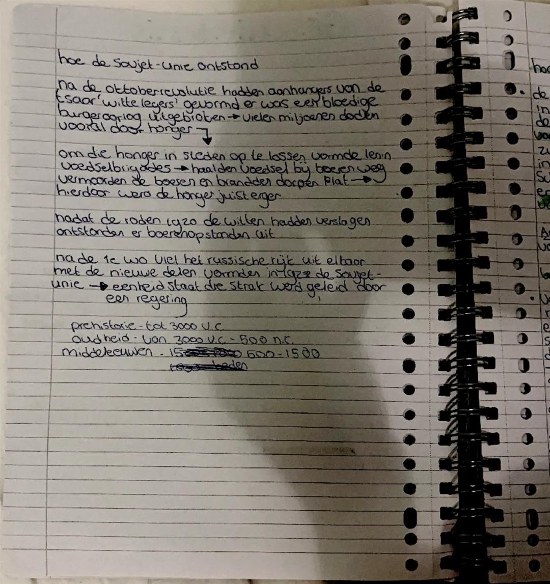 # Geschiedenis

1.3 revolutie in Rusland.

kenmerten van het russische ryk

Rusland was in igl4 de grootste staat bes wereld maar
Ze hadden 