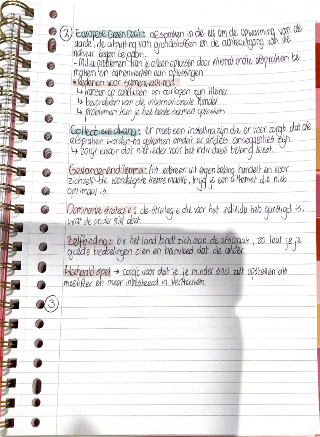 # Economie
+ Europa
e verdienen en uitgeven + E
Verdienen en uitgeven.

① toegevoegde waarde = het verschil tussen de omzet en
de introopwaa