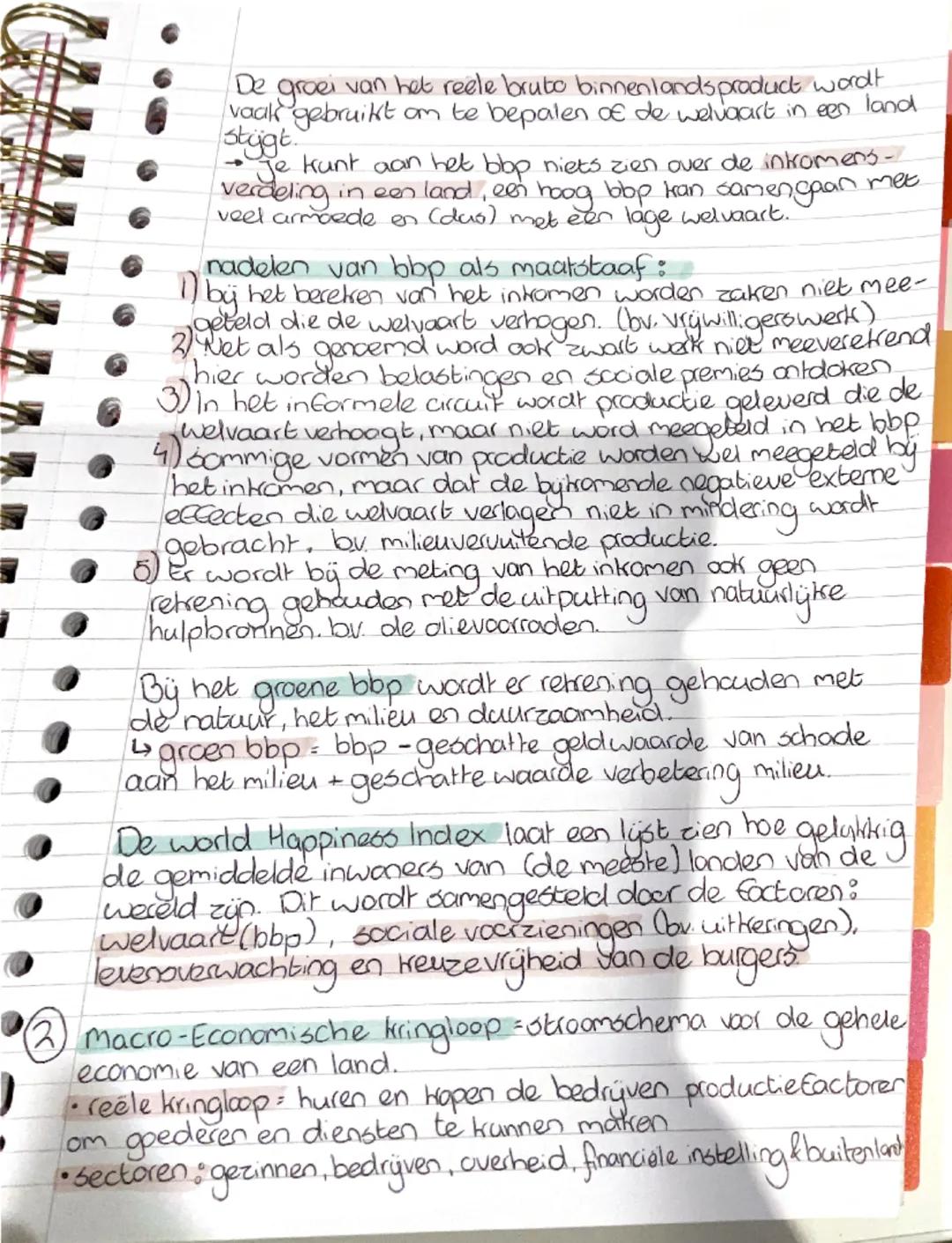 # Economie
+ Europa
e verdienen en uitgeven + E
Verdienen en uitgeven.

① toegevoegde waarde = het verschil tussen de omzet en
de introopwaa