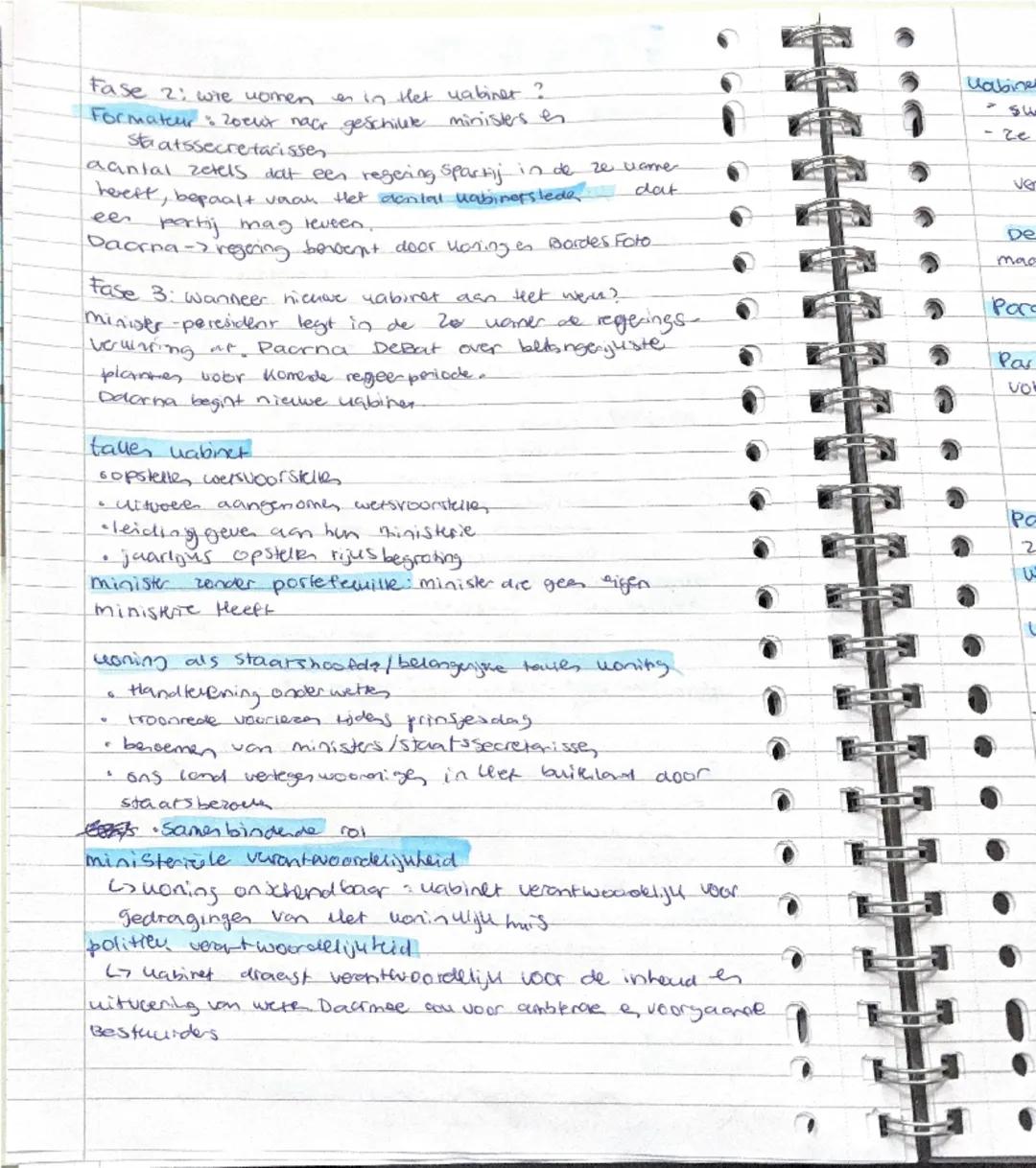 ## Maatschappijleer

### Hoofdstuk 3

Politiek → gaat over mazen ucuze's waarom alle
burgers in een staat zijn gebonden.
Politici nemen besl