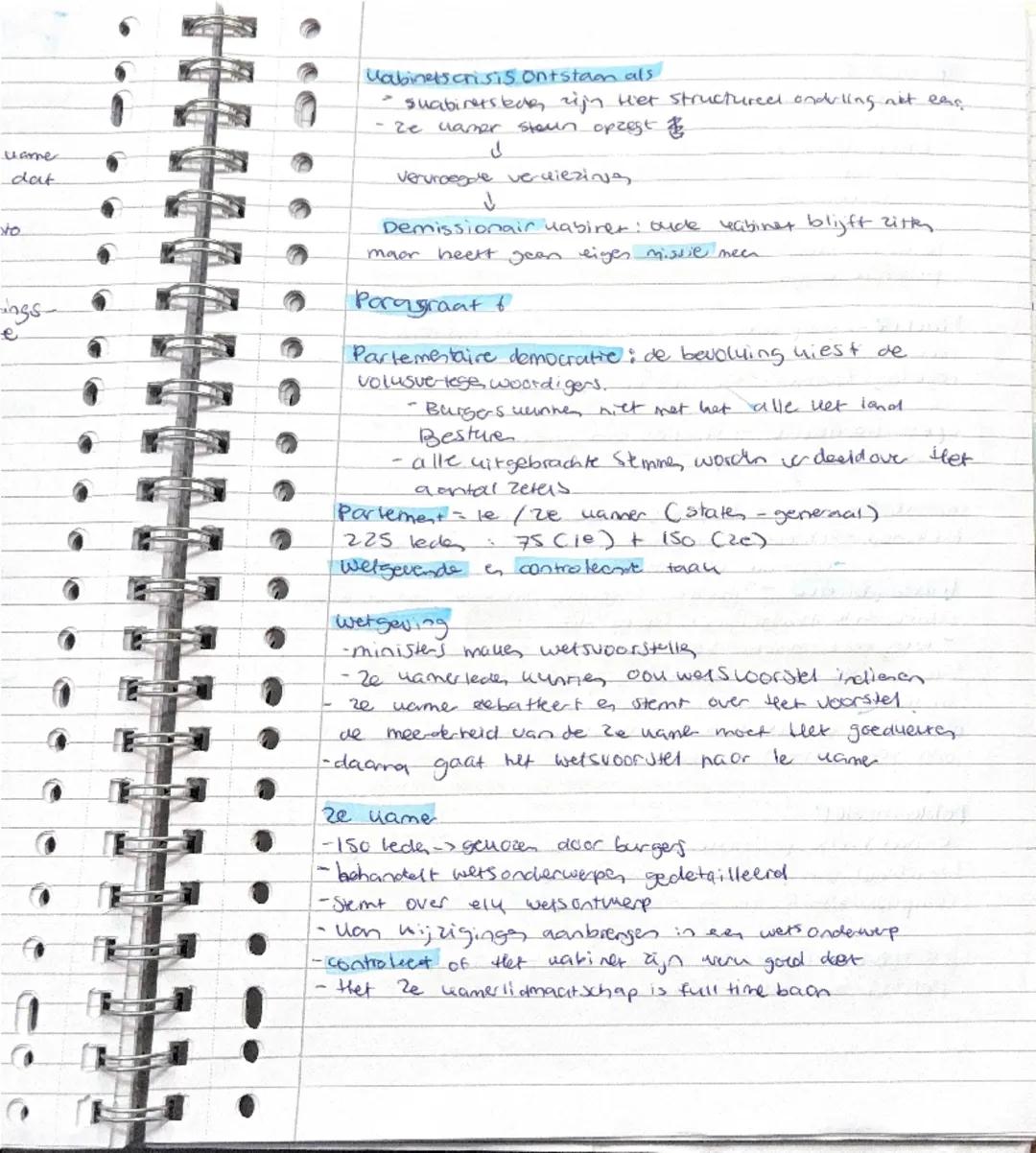 ## Maatschappijleer

### Hoofdstuk 3

Politiek → gaat over mazen ucuze's waarom alle
burgers in een staat zijn gebonden.
Politici nemen besl