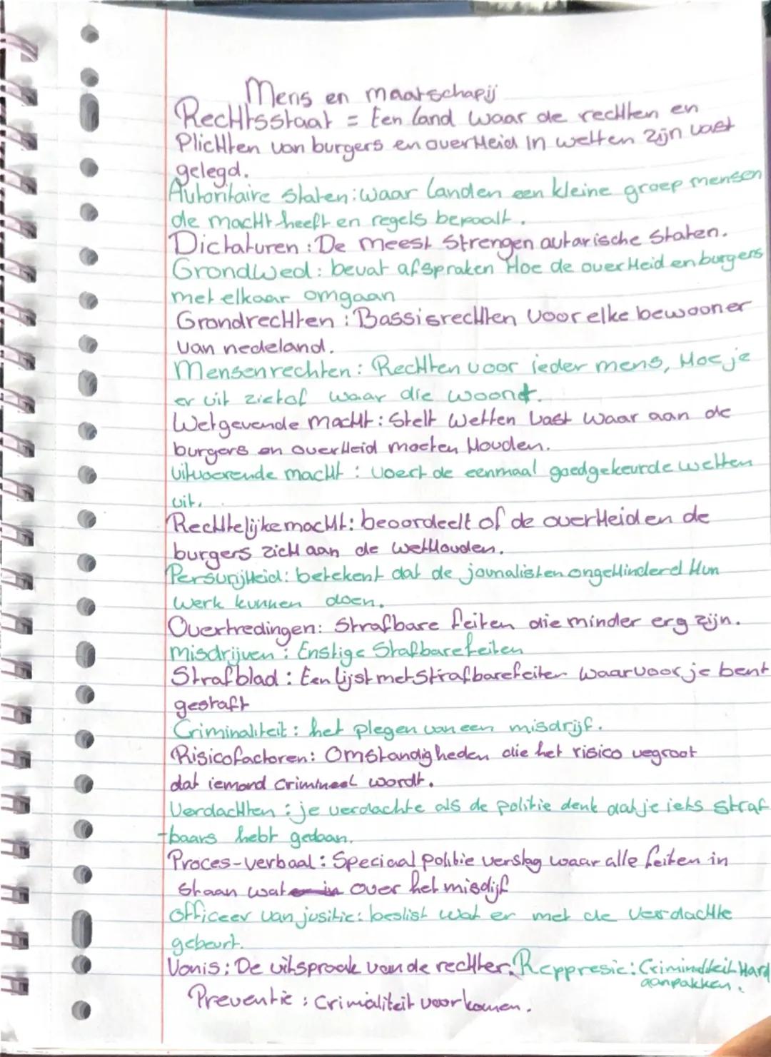 # Mens en maatschapij
Rechtsstaat Een land waar de rechten en
Plichten van burgers. en overheid in wetten zijn vast
gelegd.
Autoritaire Stat