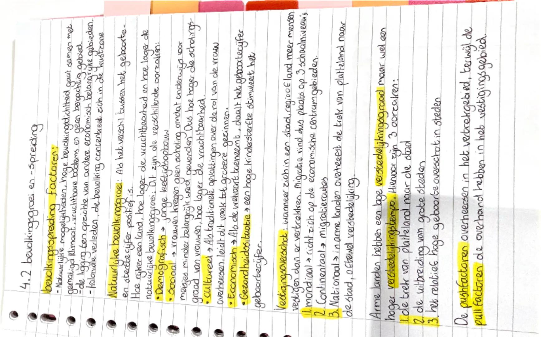 aardrijkskunde samenvatting hoofdstuk 1 t/m 4

1.1 Globalisering
Globalisering: proces waarbij op een groot aantal
terreinen de verwevenheid