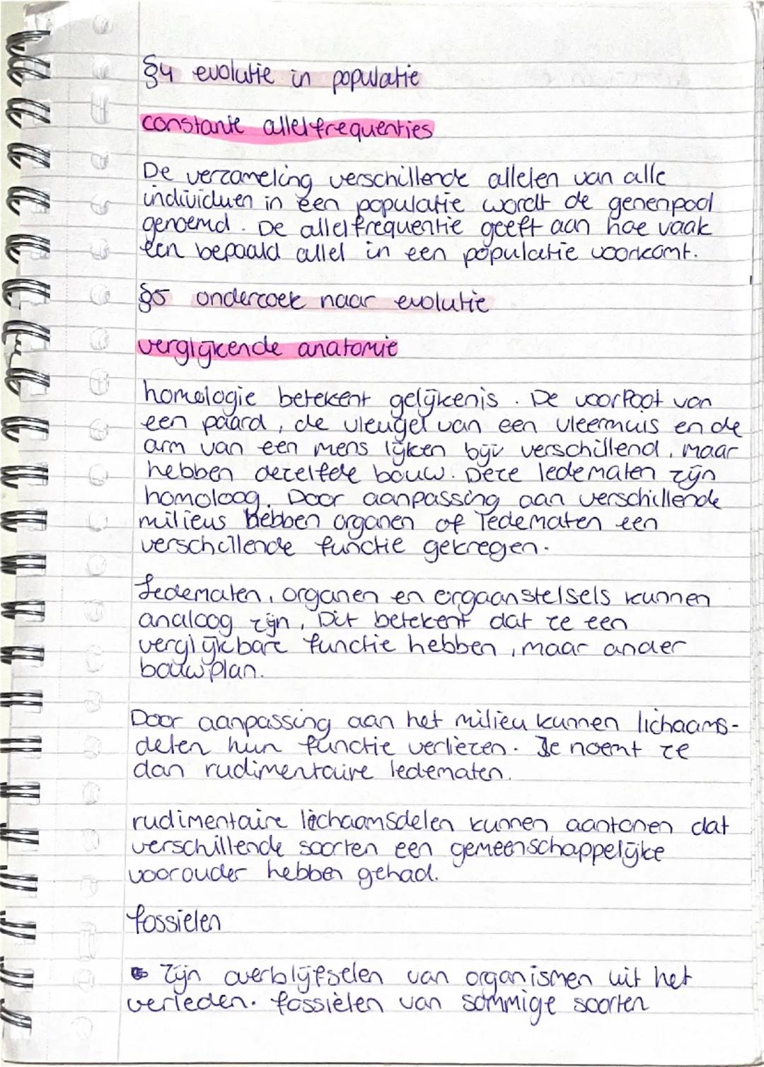 §3 De evolutie theorie
ontstaan theorie: Evolutie
Evolutie vind plaats doordat de organismen die het
best zijn aangepast aan de leefomgeving
