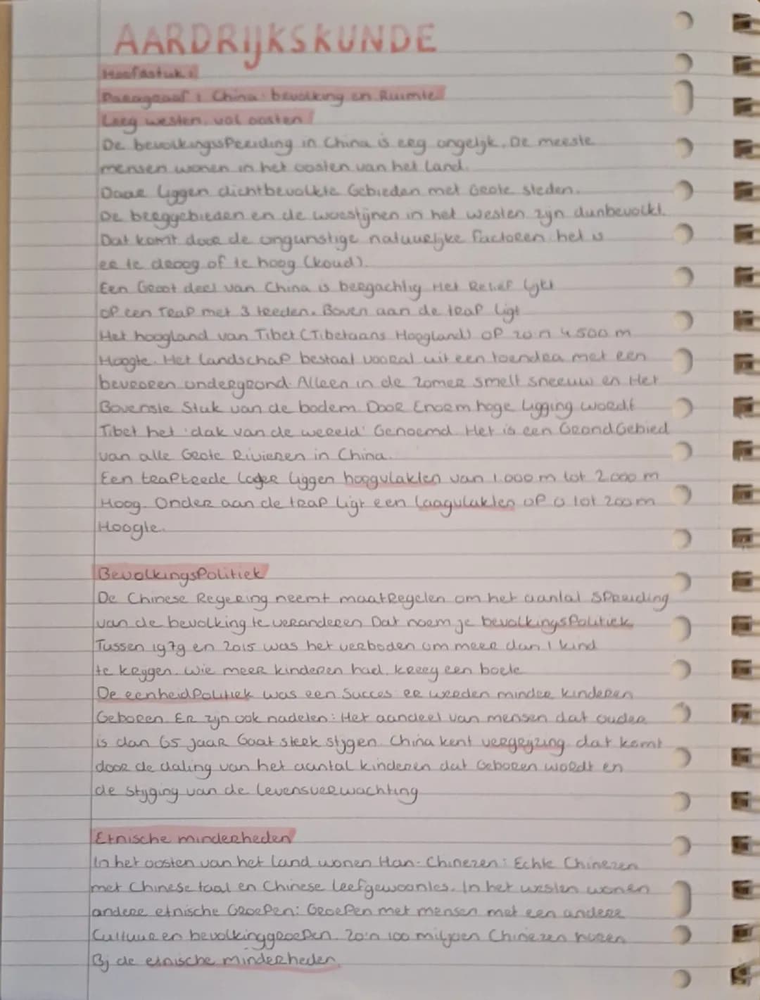 AARDRIJKSKUNDE
Hoofdstuk 1
Paragraaf 1: China: bevolking en ruimte
Leeg westen, vol oosten
De bevolkingsverdeling in China is erg ongelijk. 