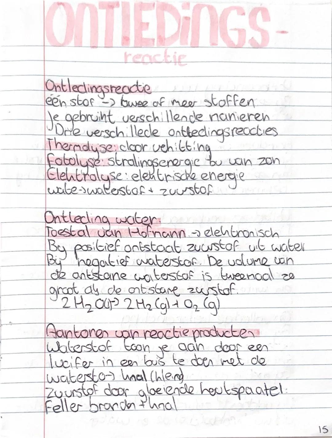 # CHEMISCHE
reactics

Chemische reactie
By een chemische reactie verdwijnen een
of meerdere beginstoffen. Er ontstaan één
of meerclere nieuw