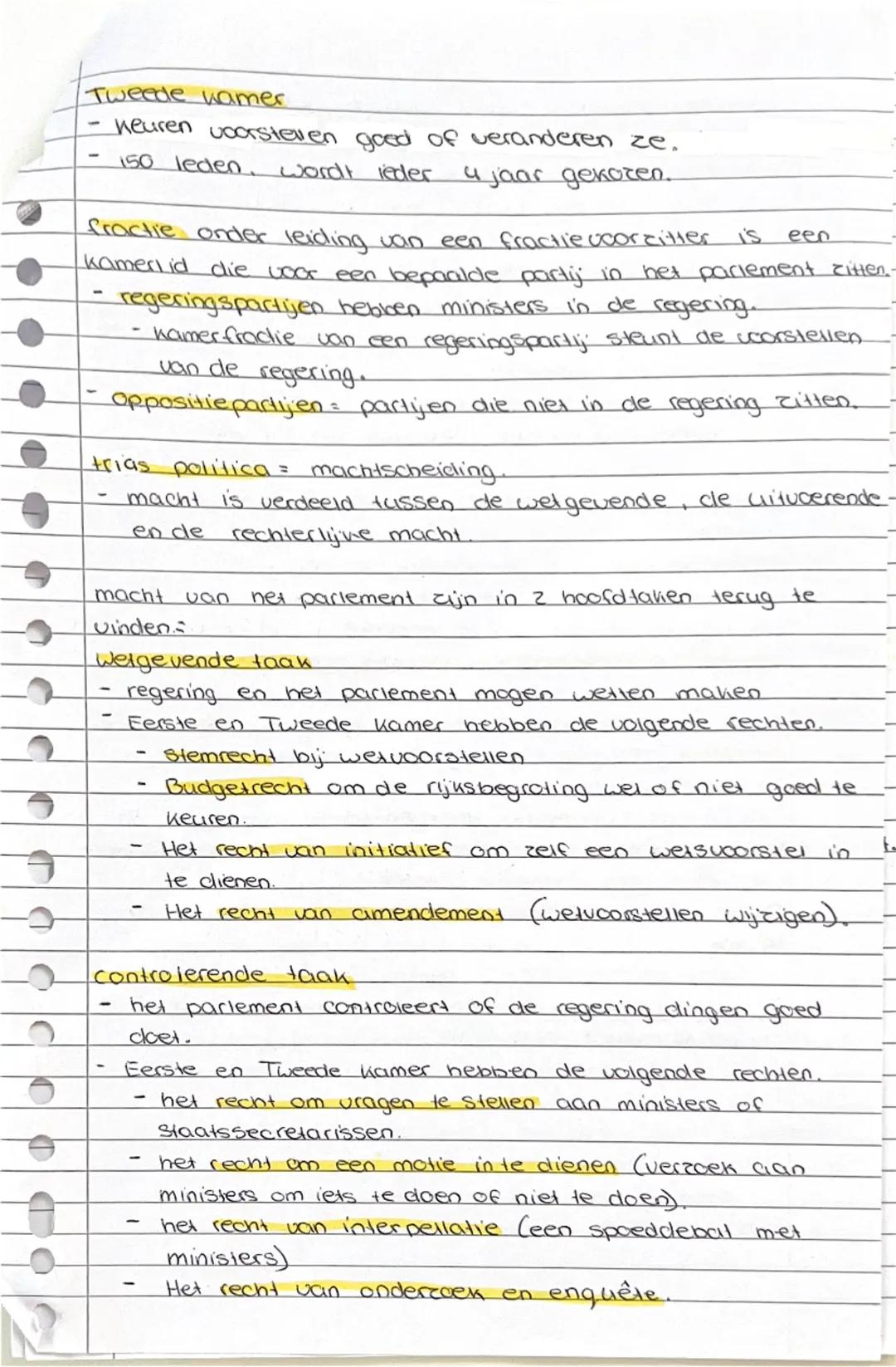 ## Maatschappijleer hoofdstuk 3

### 3.1 Wat is democratie
Nederland is een democratie = burgers beslissen mee.
politiek = het maken van keu