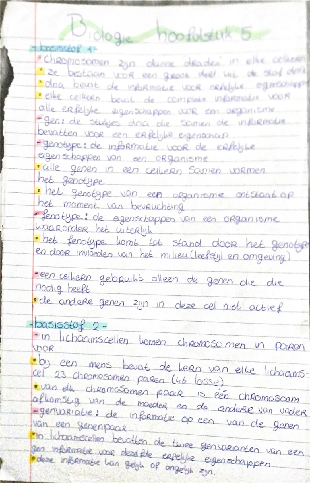 Biologie hoofdstuk 5
-basisstof 1-
#Chromosomen zijn dunne draden in elke celkern
Ze bestaan voor een groot deel uit de stof DNA
DNA bevat d