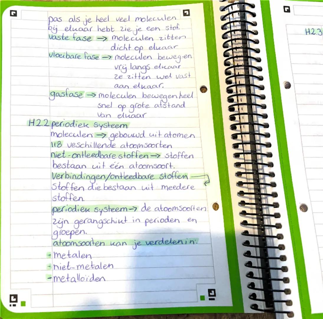 H1 Scheikunde is overal

H1.1 Stof eigenschapper
Scheikunde stoffen & chemische
reacties
een zuivere stof = één stof
een mengsel meerdere st