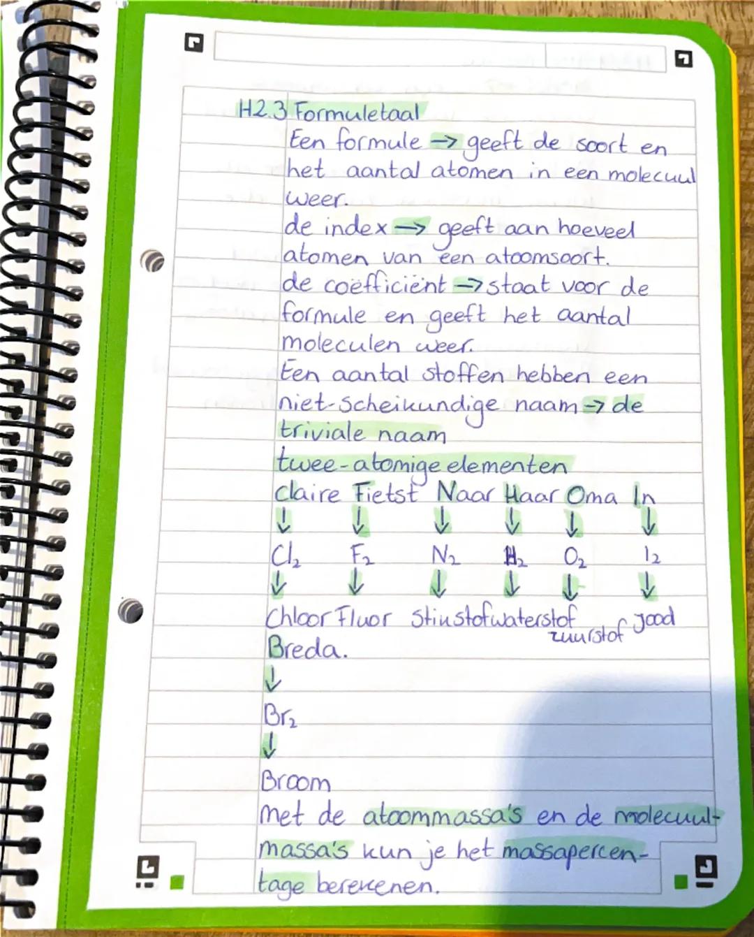 H1 Scheikunde is overal

H1.1 Stof eigenschapper
Scheikunde stoffen & chemische
reacties
een zuivere stof = één stof
een mengsel meerdere st