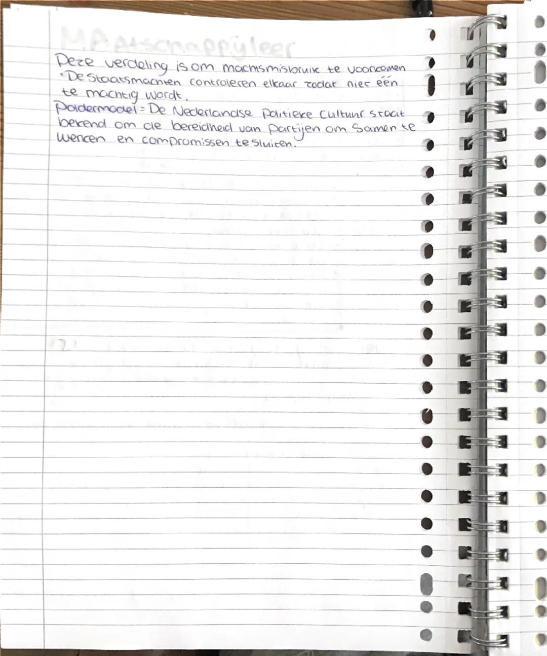 # Maatschappy Leer

Politici nemen besluiten die van algemeen belang zijn en inulad
helaben op ons leven.
Democratie een bestuursvorm waarby