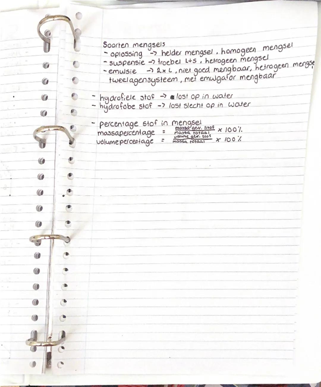 # Scheikunde H1 1.1

- Stofeigenschappen waarnemen = macroniveau
- Moleculen (aan elkaar gebonden atomen) = microniveau
- Zuivere stof besta