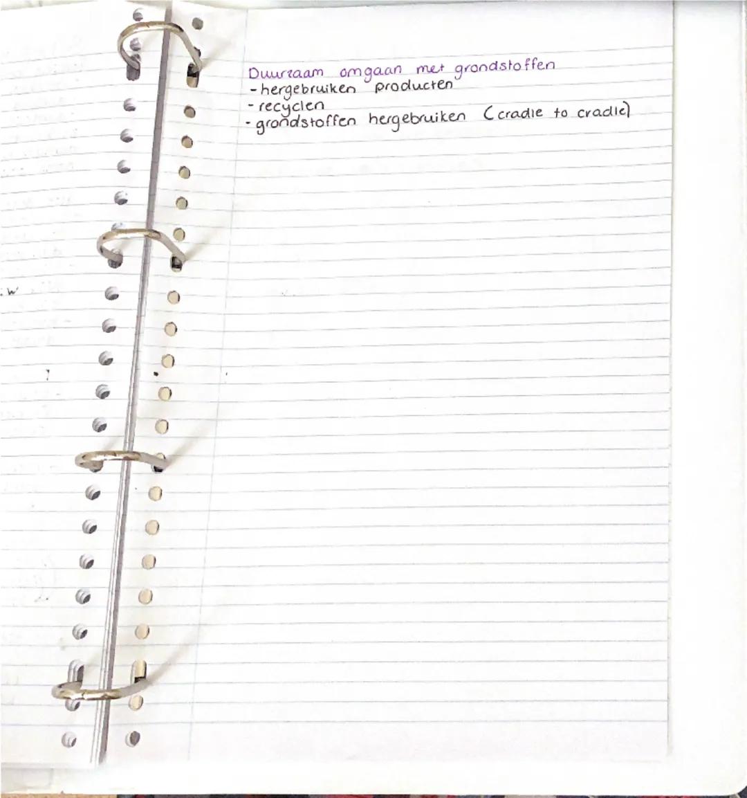 # Scheikunde H1 1.1

- Stofeigenschappen waarnemen = macroniveau
- Moleculen (aan elkaar gebonden atomen) = microniveau
- Zuivere stof besta