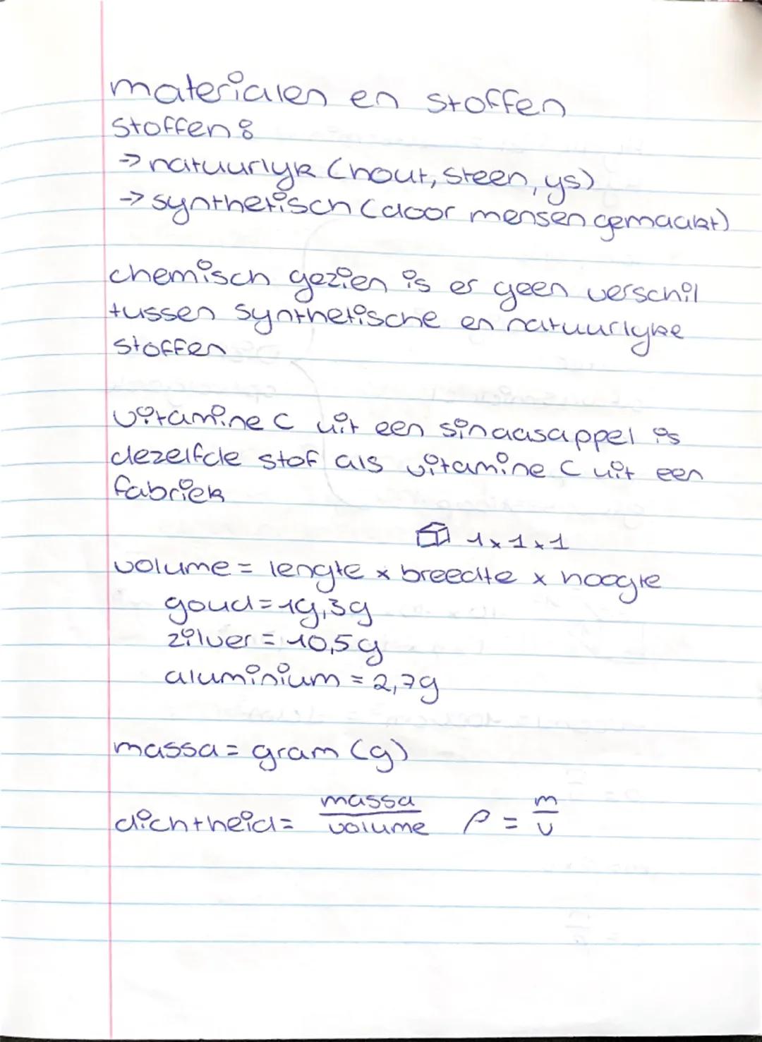 materialen en stoffen.
Stoffen

→ natuurlyk Chout, Steen, ys)
→ synthetisch Cloor mensen gemaakt).

chemisch gezien is es geen verschil
tuss