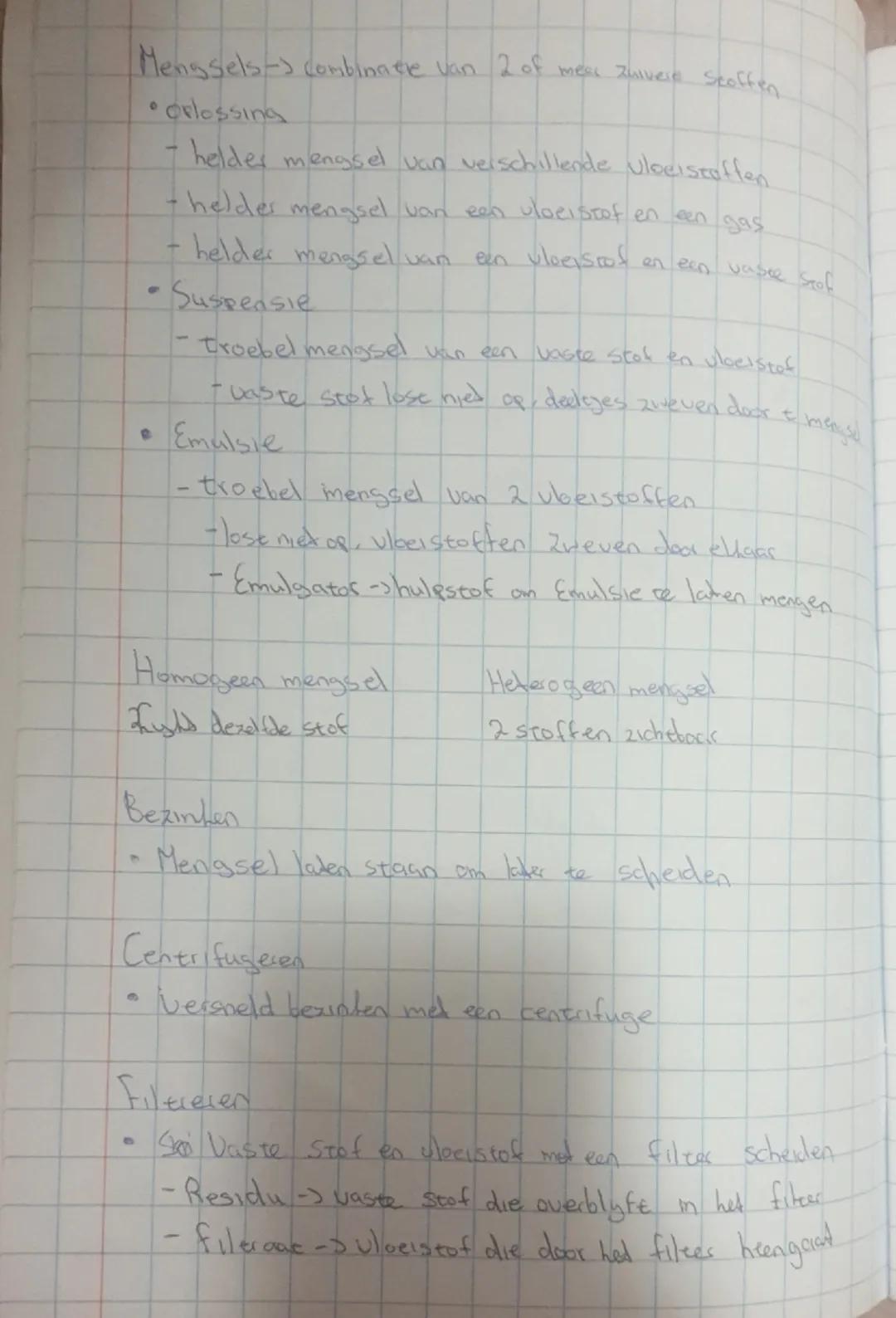 Mengsels-> combinatie van 2 of meer Zhivese Stoffen
* Oplossing
- helder mengsel van verschillende vloeistoffen
- heldes mengsel van een vlo