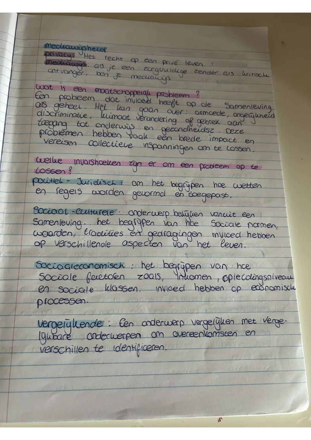 1
Samenvatting Hoofdstuk 1 wat is maatschappijleer.
maatschappelijke vraagstukken
Samen leven en afspraken maken
Invidu: Een enkel persoon,