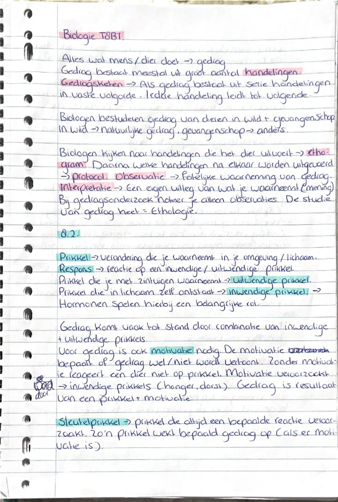 # Biologie T8B1.
Alles wat mens/dier doet -> gedrag
Gedrag bestaat meestal uit groot aantal handelingen
Gedragsketen -> Als gedrag bestaat u
