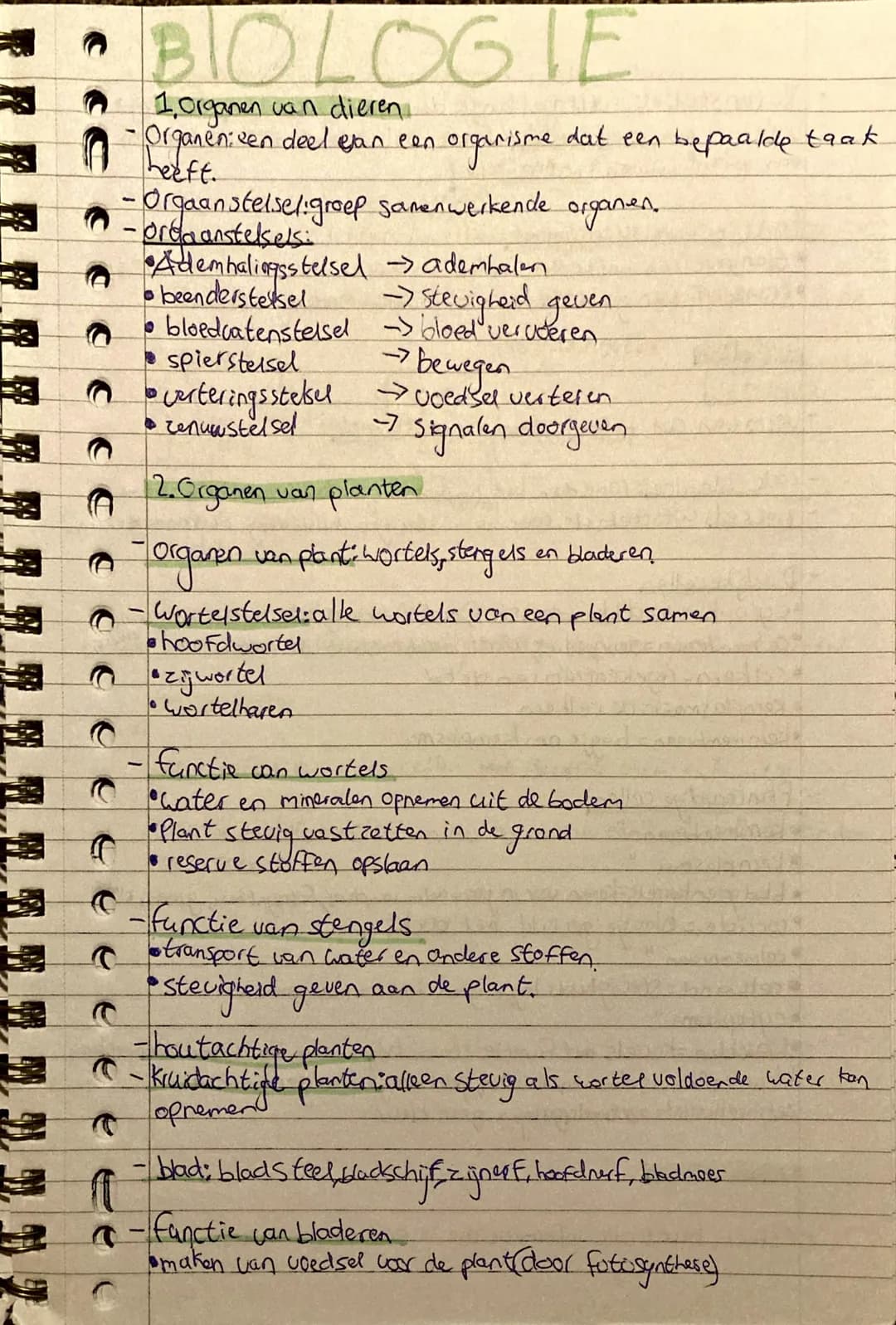 # BIOLOGIE
## 1. Organen van dieren
- Organen: een deel van een organisme dat een bepaalde taak heeft.
- Orgaanstelsel: groep samenwerkende