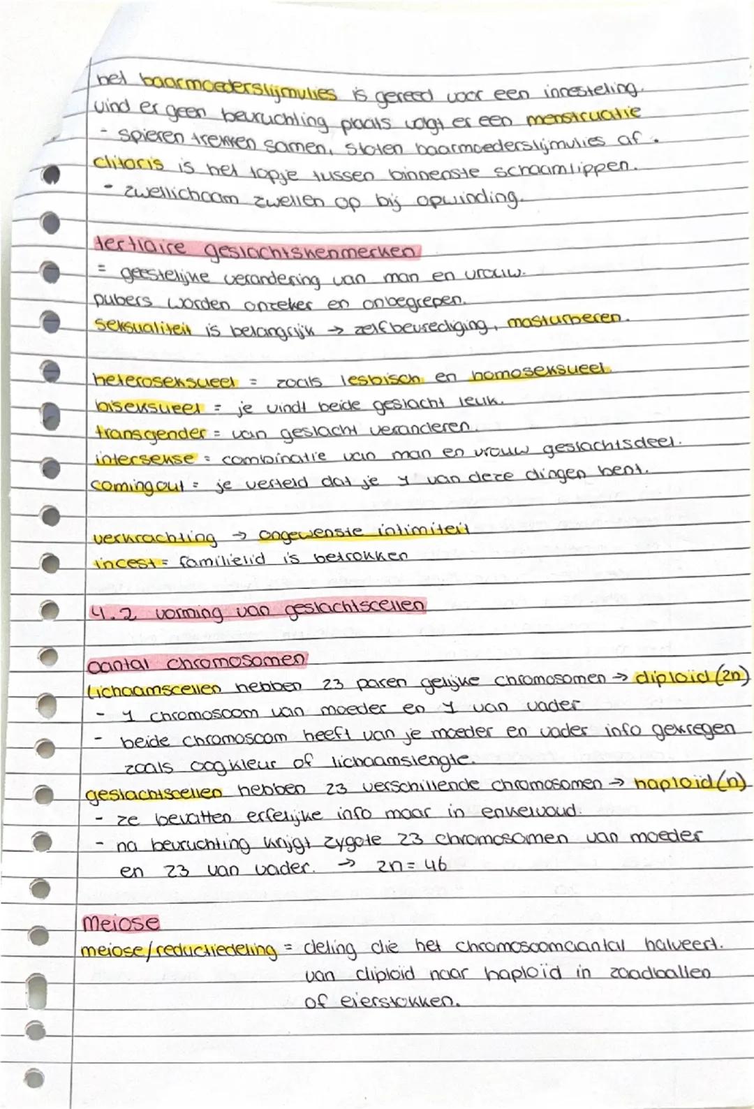 Biologie
4.1 van eicel tot baby
bevruchting
1 eens per maand komt er uit beide eierstokken een eicel urij
de eisprong of ovulatie.
2 De eice