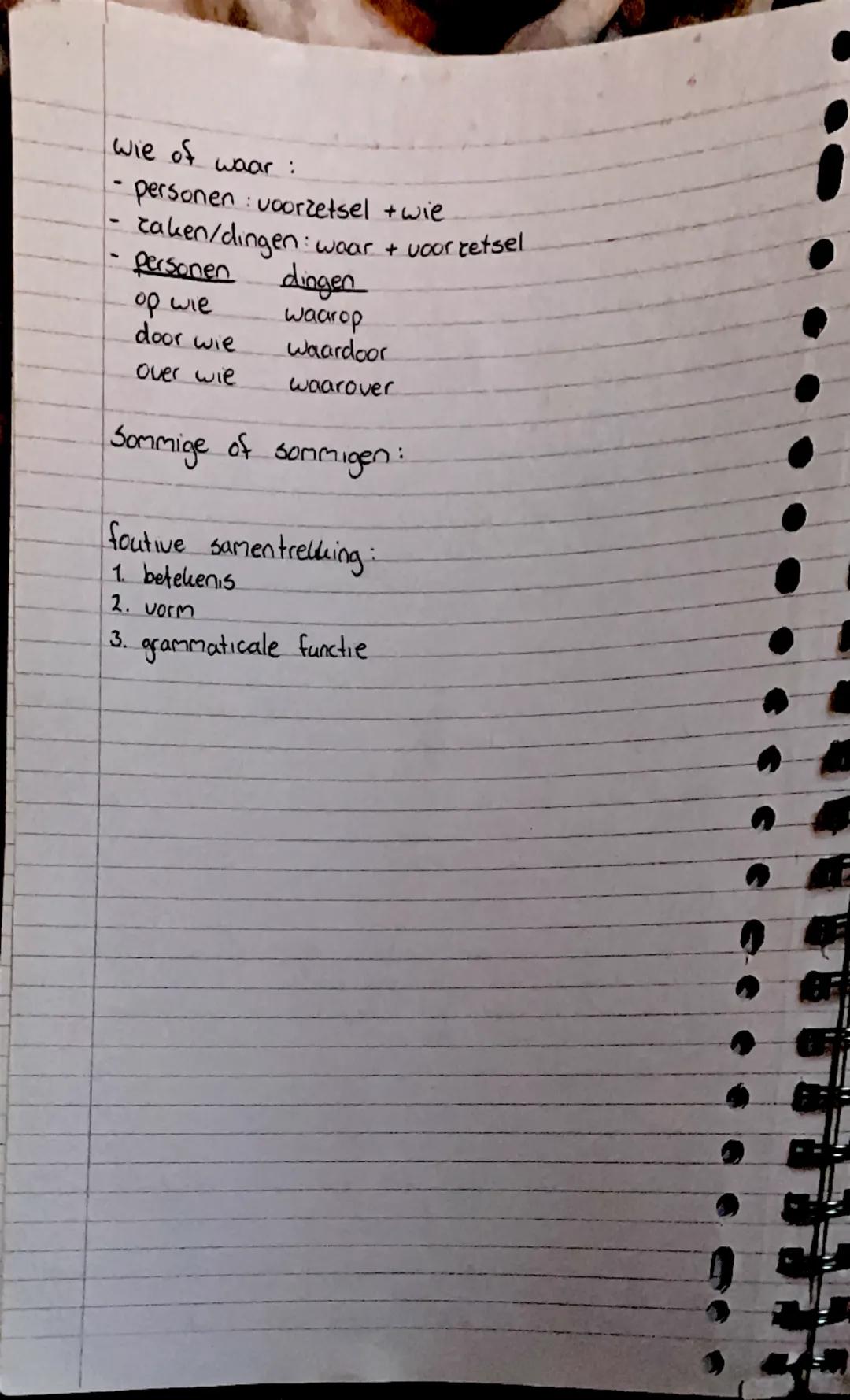 # NEDERLANDS
Verwijswooorden:
mannelijke woorden:
- de-woorden
- verwijs met hij, hem, zijn
VB: "Mijn telefoon deed het niet meer, maar gel